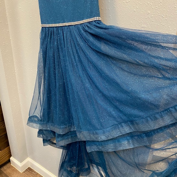 Girls size 14 formal dress. - Picture 5 of 5